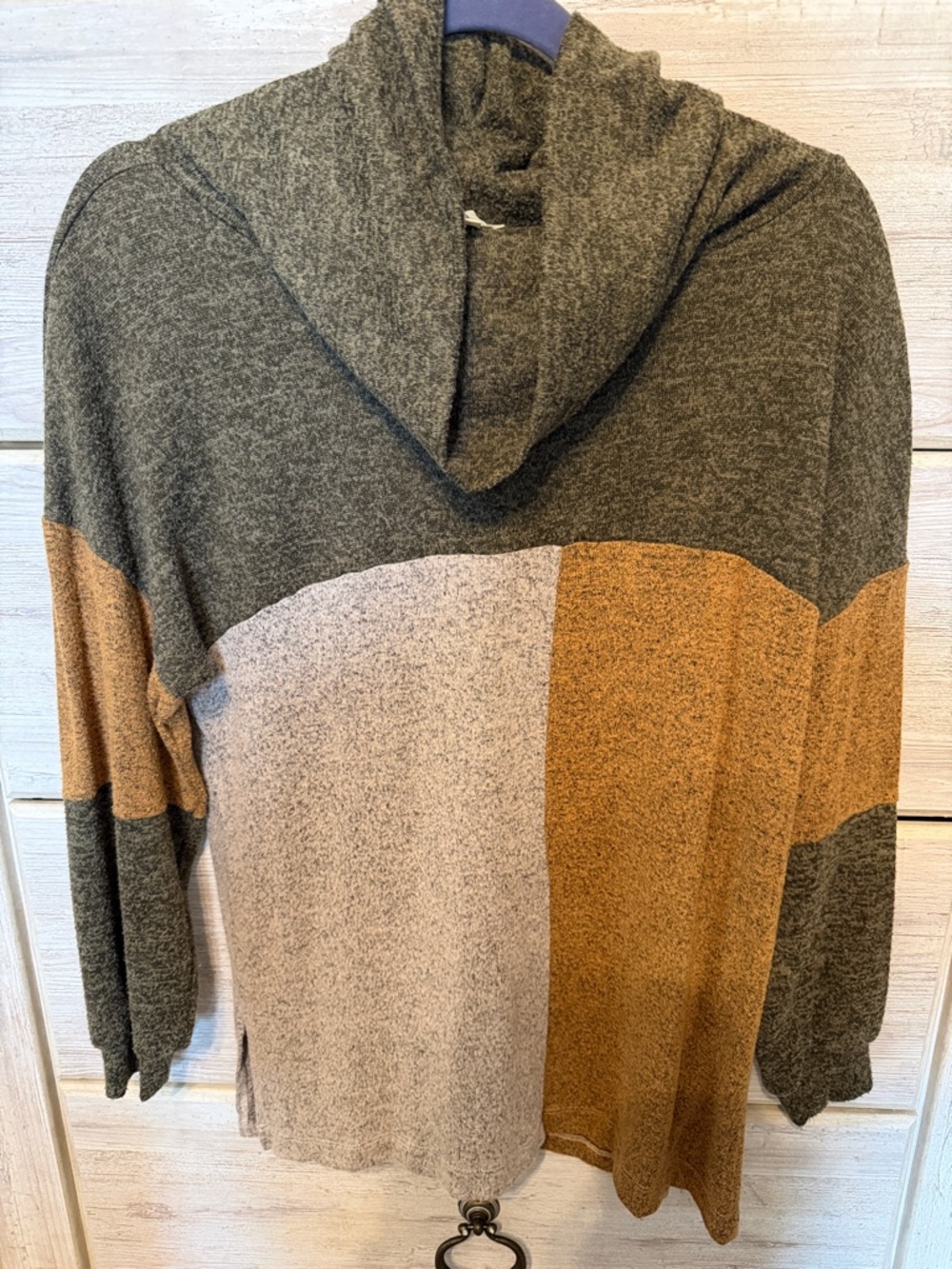 Women’s buckle BKE Colorblock Cowl neck Sweater size small
